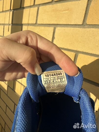 Кроссовки asics