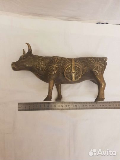 Бронзовая китайская статуэтка 