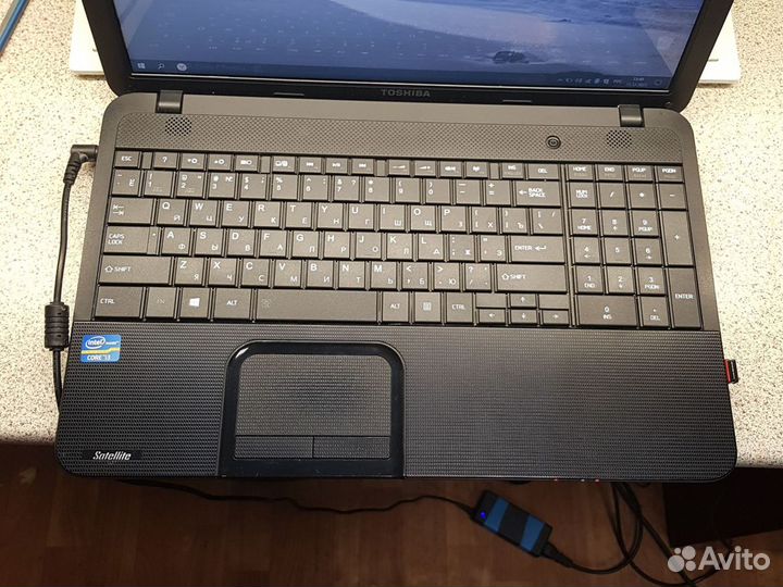 Ноутбук Toshiba c850-d9k i3 3го