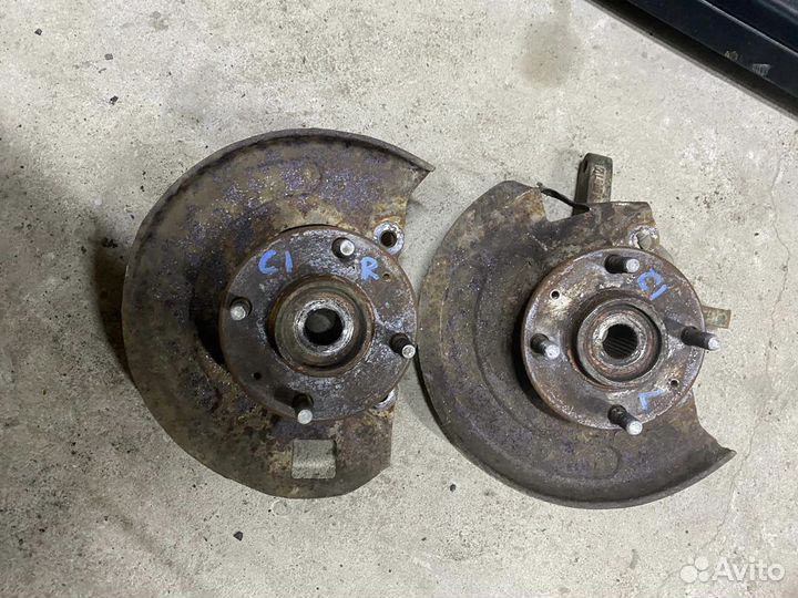 Кулак Хендай Соната 3 левый правый