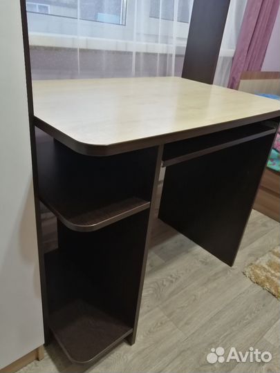 Стол компьютерный