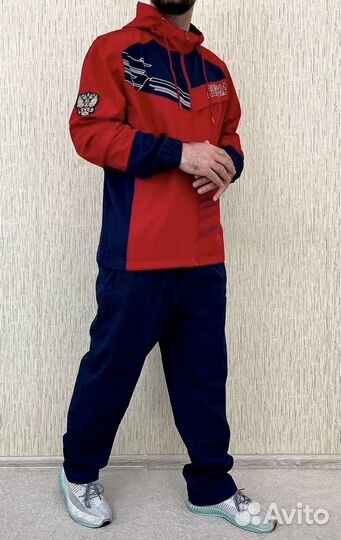 Спортивный мужской костюм