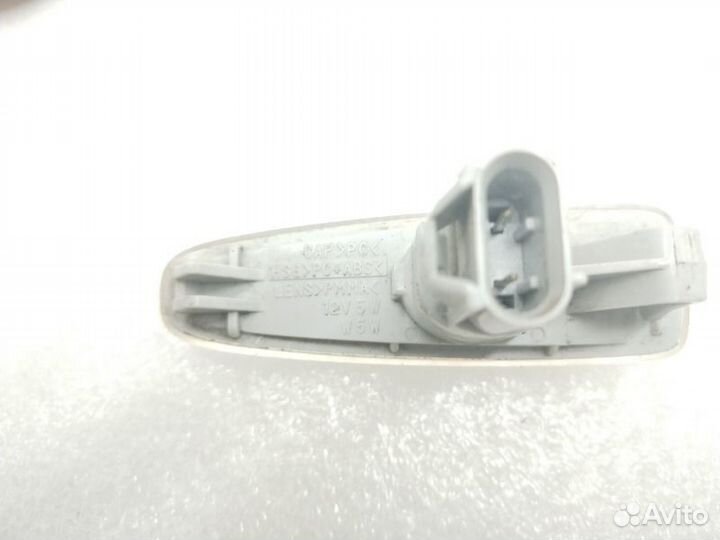 Повторитель поворота правый Mitsubishi Outlander
