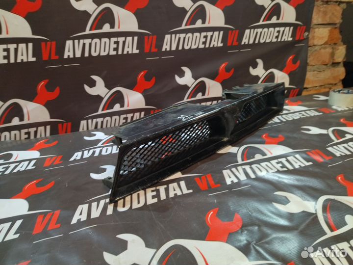 Решетка радиатора Mitsubishi Galant 8