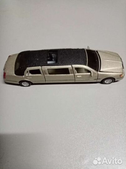 Модель LincolnKinsmart 1999 Town Car Stretch 1/38
