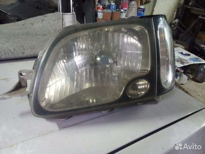 Левая фара на Toyota town ace noah cr40
