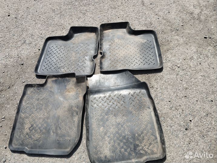 Резиновые коврики на renault logan1