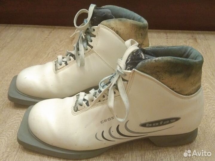 Лыжные ботинки