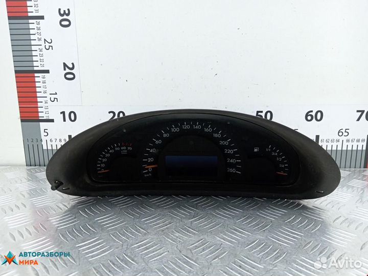 Щиток приборов (приборная панель) Mercedes-Benz