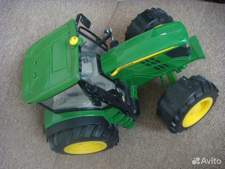 Трактор John Deere 6210 игрушка-модель