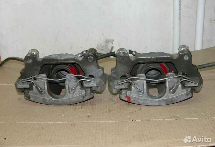 Суппорт передний левый/правый VW Touran