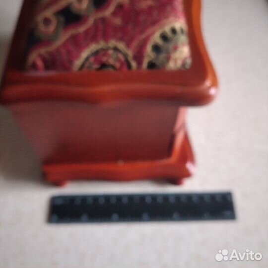 Деревянная шкатулка