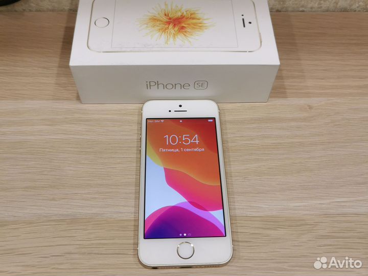 Телефон iPhone SE
