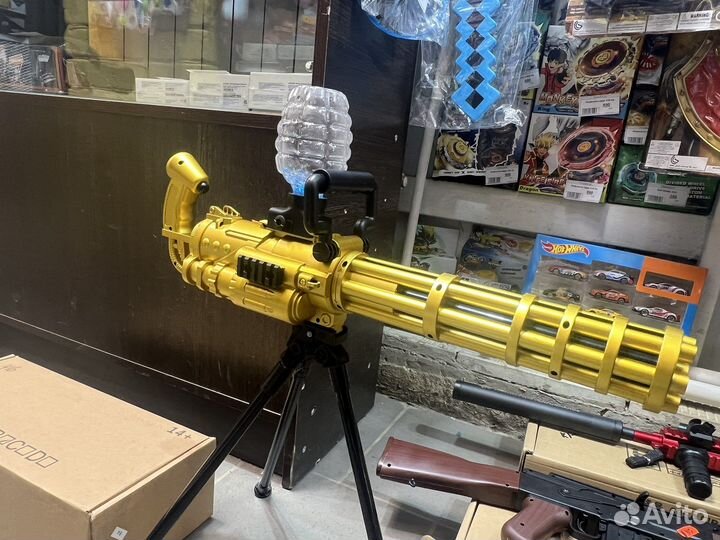 Орбибол стреляют очерьдью гидрогелевыми шариками