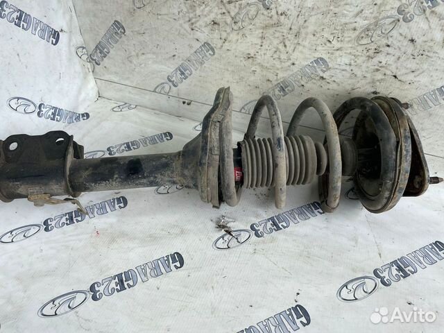 Стойка амортизатора Mitsubishi Outlander 1