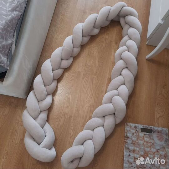 Косичка в кроватку для новорожденных