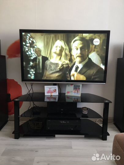 Стеклянная тумба под тв