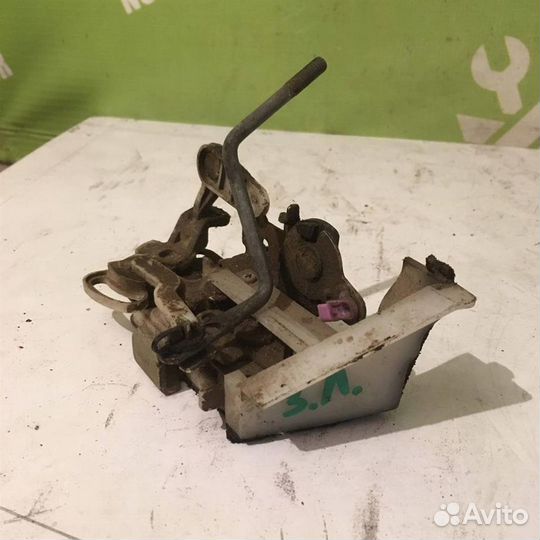 Замок двери задней левой Хонда Лого