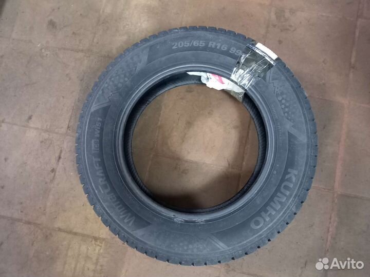 Kumho WinterCraft Ice Wi51 205/65 R16 99T