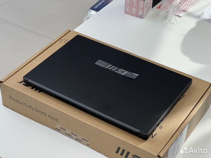 Новый MSI 15.6 IPS Core i7 12th 16g озу SSD512g
