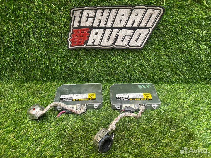 Блок ксенона Toyota Isis ANM15