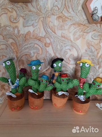 Два кактуса танцуют и поют, игрушка.Повторюшка