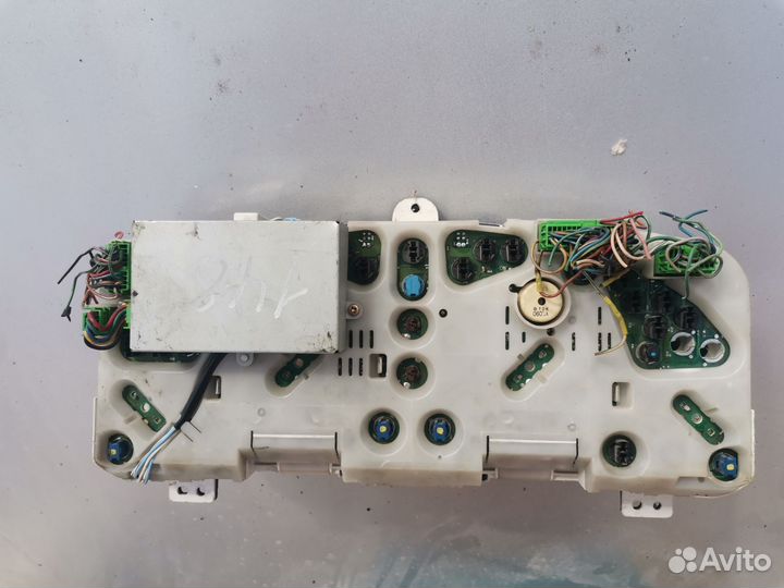 Оптитронный щиток (панель) приборов Legacy 2000г