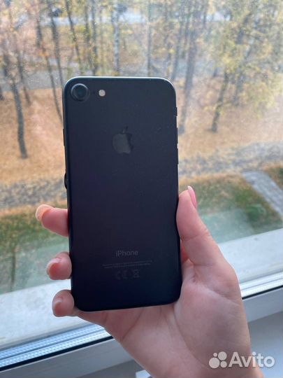 Телефон iPhone 7