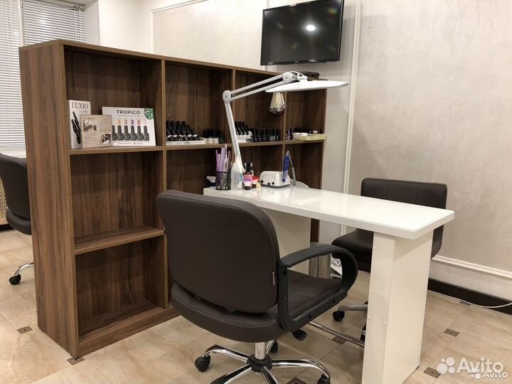 Мебель для салона красоты, стойки в салон красоты