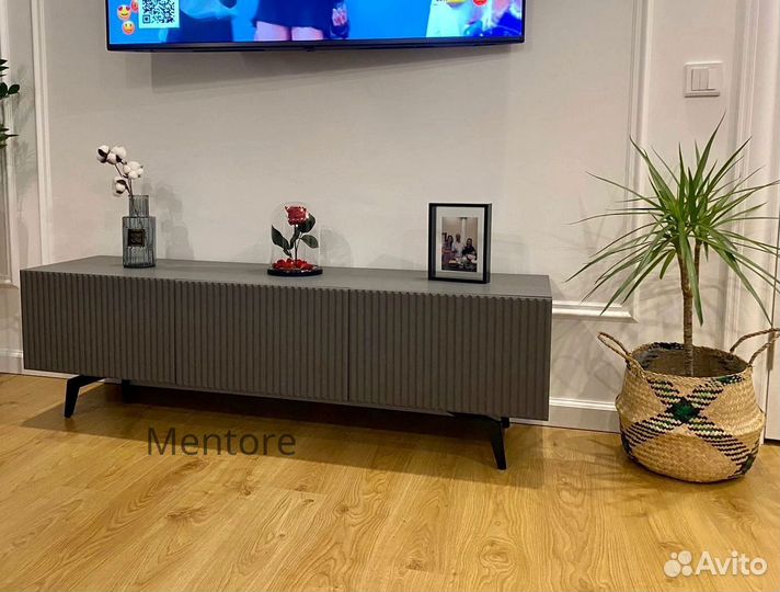 Тумба тв Bravo от производителя (на опорах)