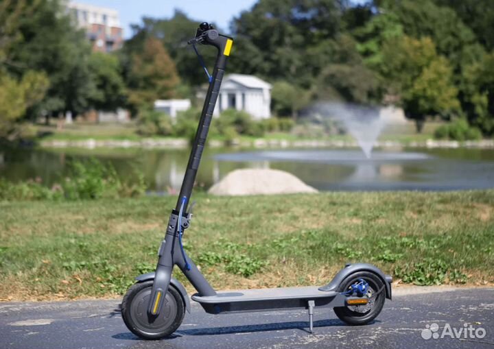 Электросамокат Xiaomi Mi Electric Scooter 3