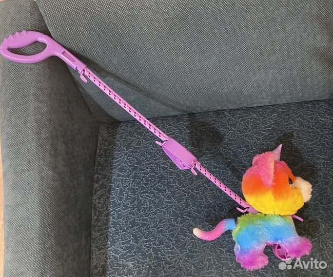 Кошка на поводке музыкальная