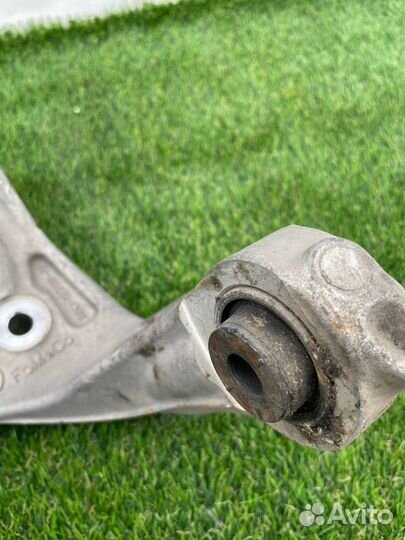 Кулак задний левый Ford Explorer 6 2020