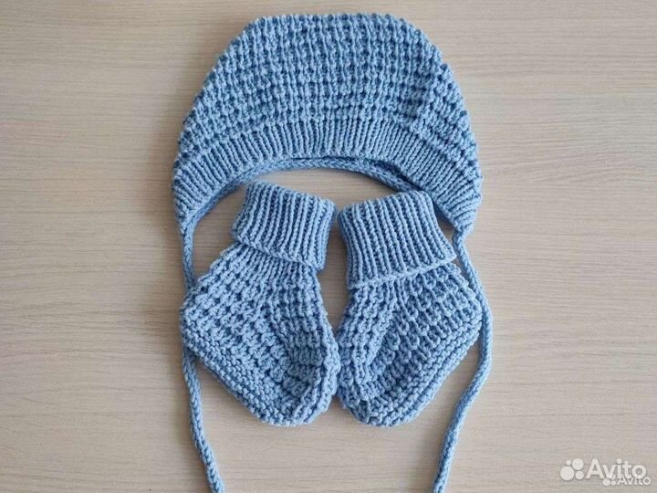 Комплект для новорождённых (чепчик и пинетки)