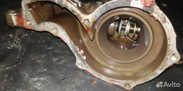 Насос водяной помпа \ корпус помпы VW Golf Passat