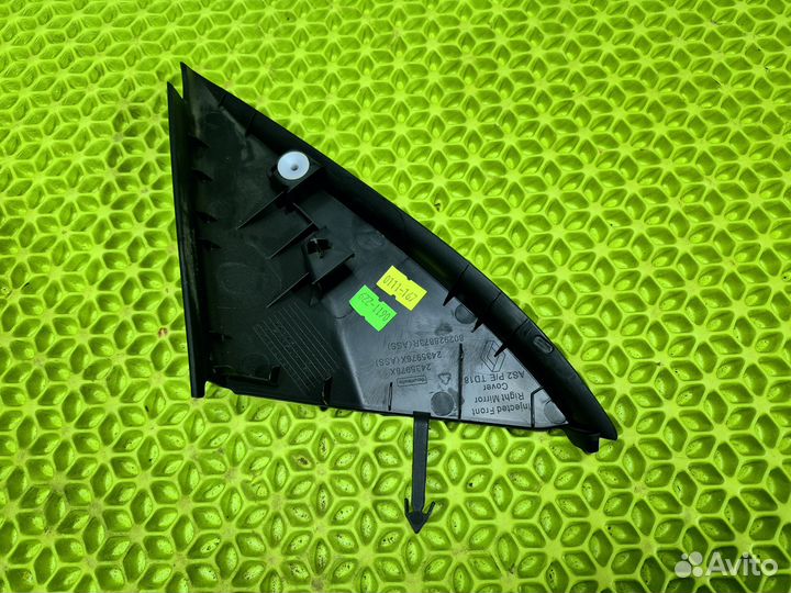 Уголок двери передний правый внутренний Renault Ar