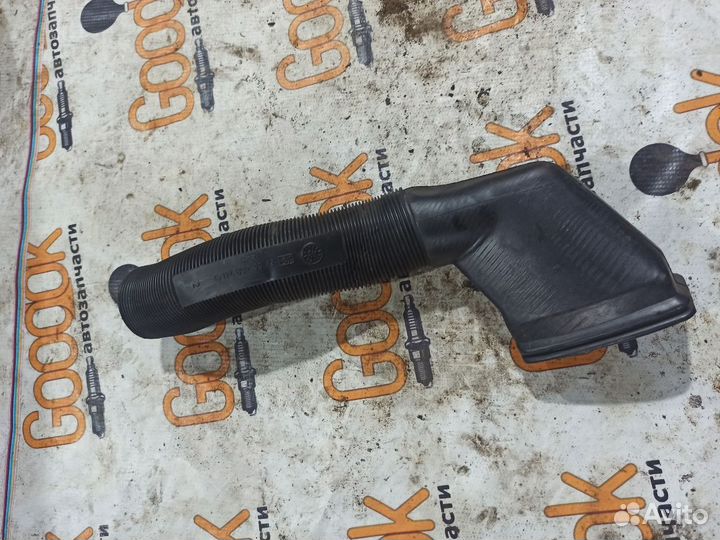 Патрубок Mercedes-Benz W124