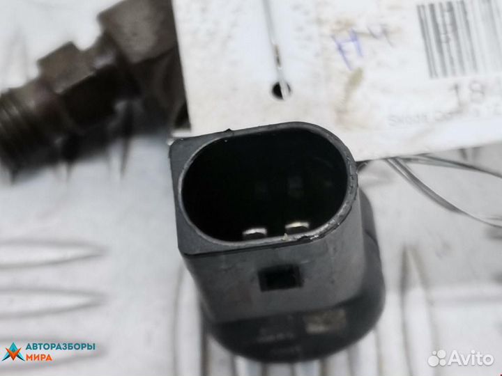 Форсунка Skoda Octavia (A4) рест. 2010 03L130277S