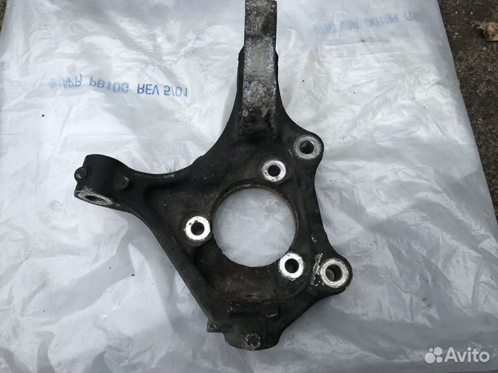 Кулак поворотный передний левый Cadillac SRX II