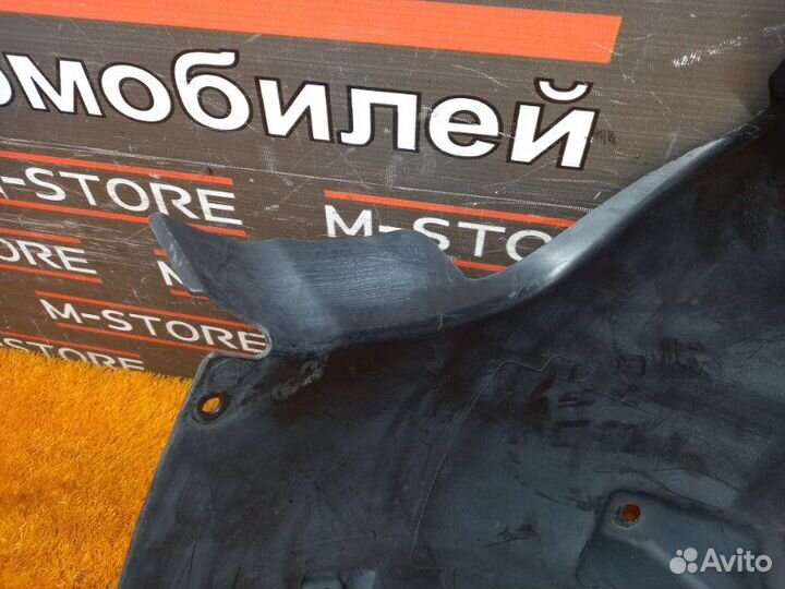 Подкрылок передний правый Mercedes-Benz M-Class