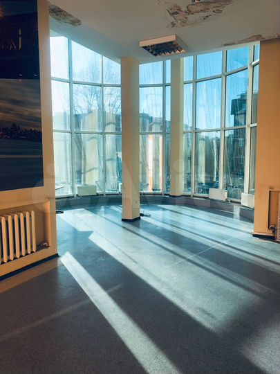 Торговое помещение, 2100 м²