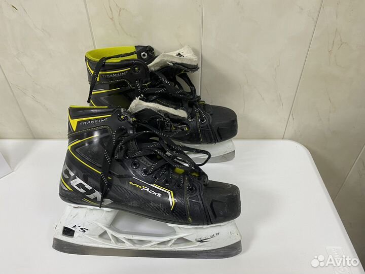 Коньки для хоккея с мячом CCM 8D