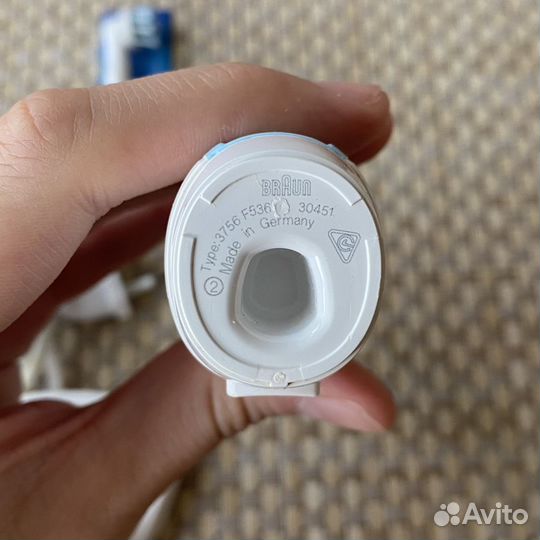 Электрическая зубная щетка Oral-B Pro 1 - 500