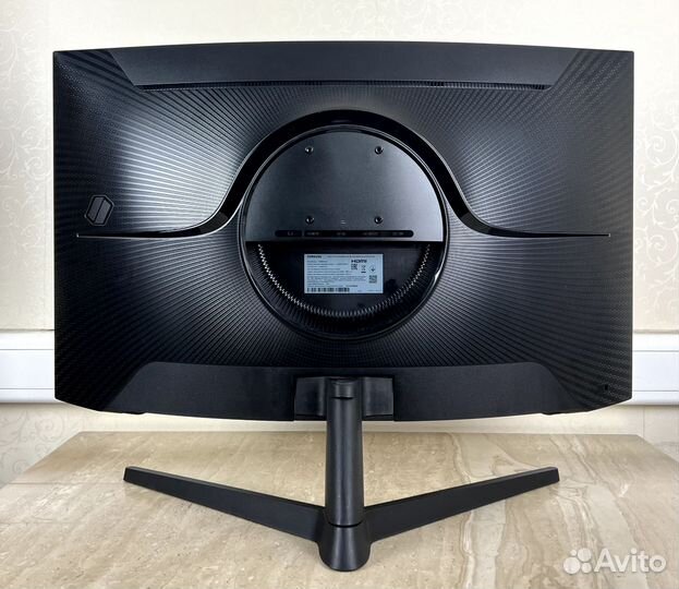 Огромный Samsung Odyssey G5 (32