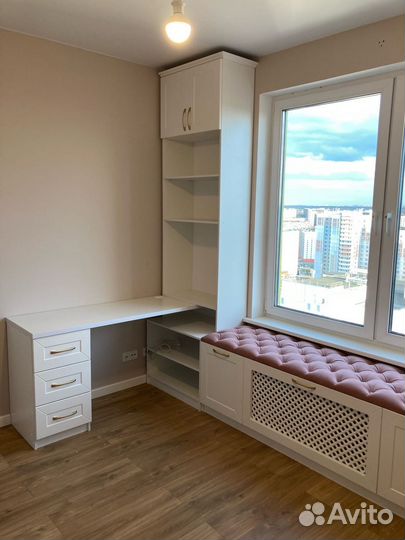 Детская рабочая зона у окна