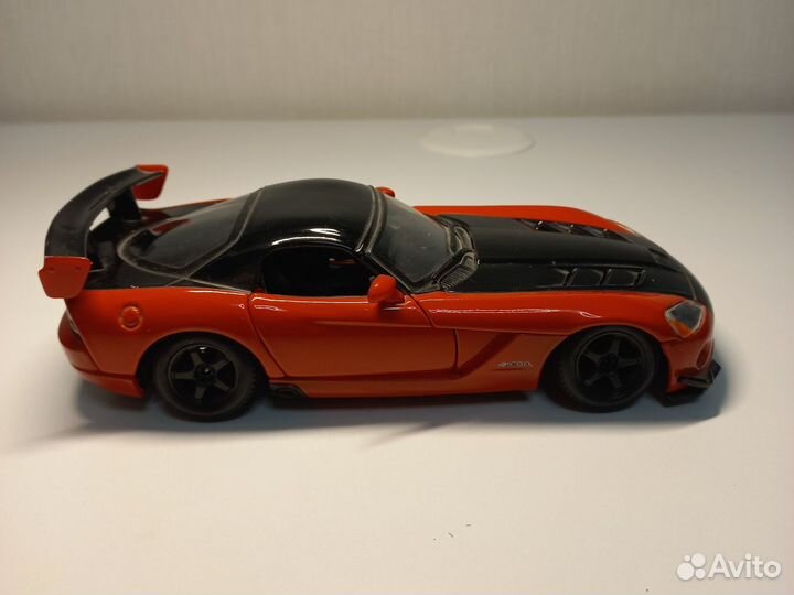 Модель автомобиля Dodge Viper