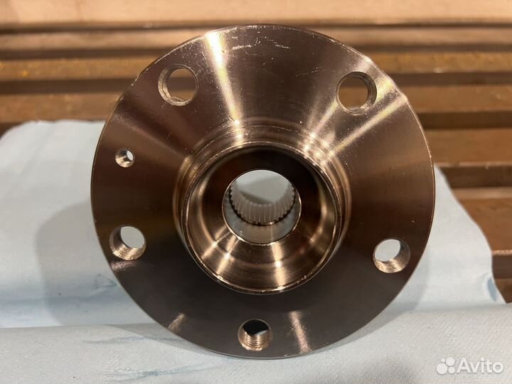 Ступица передняя в сборе с подшипником VW Tiguan