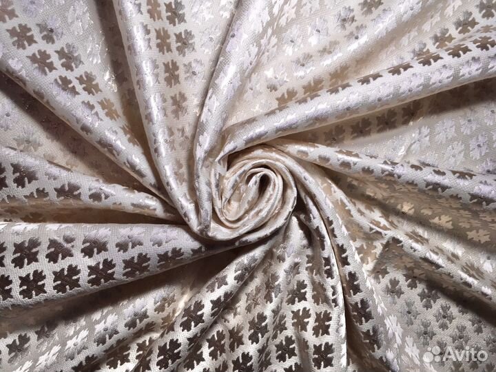 Ткань для шитья жаккард молочный белый с люрексом