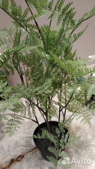 Искусственные цветы в горшках