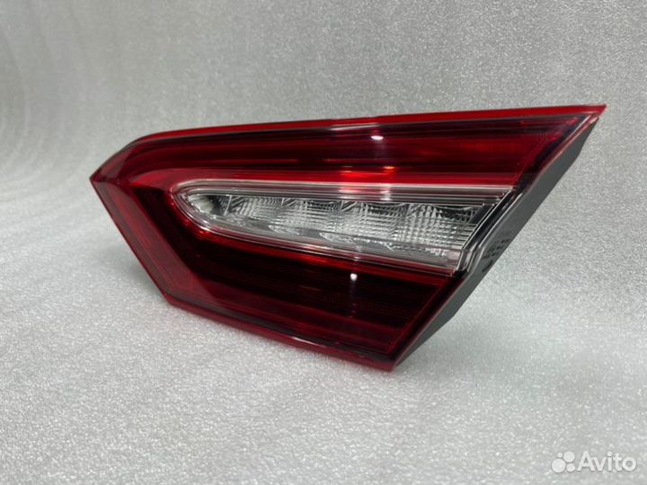 Фонарь внутренний LED правый Toyota Camry V70/V75